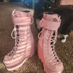 Bubblegum Traitor boots